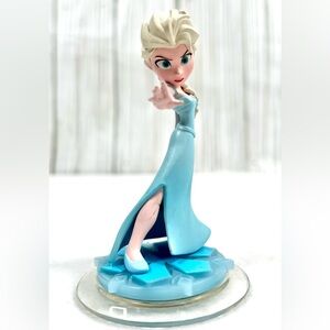 DISNEY INFINITY Elsa Frozen Cold Shoulder Video Game Figure
